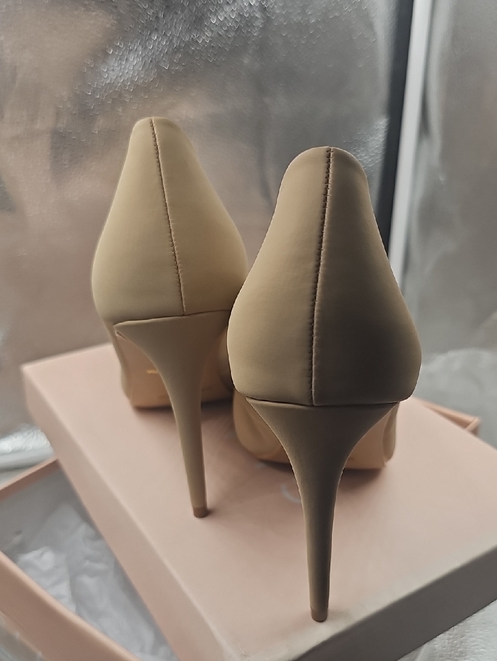 R Tan And Cream Colored Glaze Heels size 10 - Picture 3 of 13